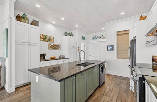 Cinnamon Shore Condo | Luxe 3rd-Fl Corner Condo w/Bird's-Eye View of Cinnamon Shore Town Center!