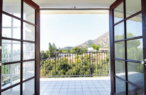 Sierra Madre House | Luxe 4-bedroom Sierra Madre Hilltop Escape