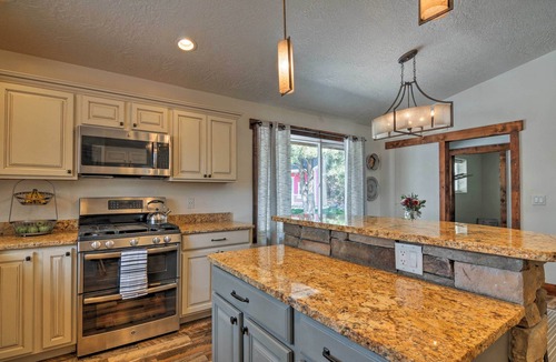 Bryce Canyon House | Luxe Home ~ 2 Mi to Bryce Canyon National Park!
