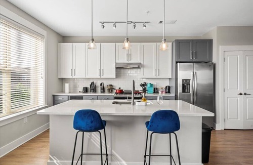 Charlotte Apartment | Luxe King 3BR Suite in Waverly Charlotte!