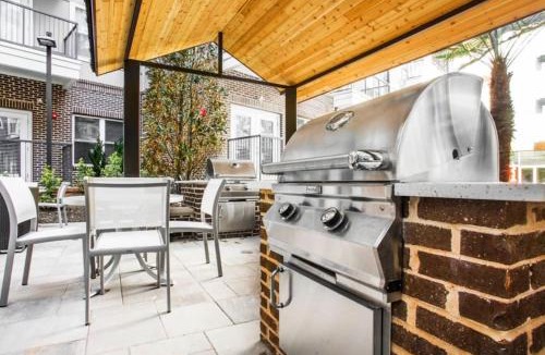 Cherry Apartment | Luxe King Bed Suite in Midtown Charlotte