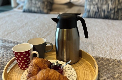 Campbell River Bed & Breakfast | Luxe King Studio~Suite Sand Sea Fine Dining Breakfast