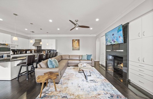 Greenway Plaza-Upper Kirby House | Luxe Kirby Retreat. Heated Pool, King Suites & Games. Secluded, Central Setting