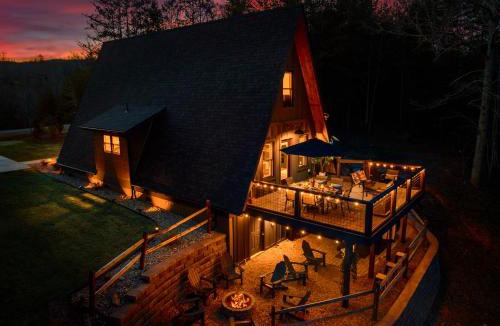 Mill Spring House | LUXE Lake Adger-Lakefront Home, Private Dock, Hot Tub, Fire Pit, Canoe, Epic Mtn & Lake Views, Universal EV Station