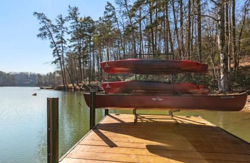 Mill Spring House | LUXE Lake Adger-Lakefront Home, Private Dock, Hot Tub, Fire Pit, Canoe, Epic Mtn & Lake Views, Universal EV Station
