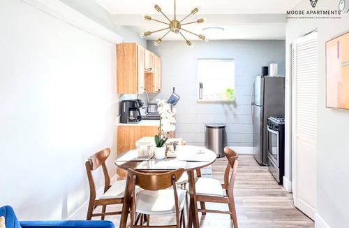 Downtown Memphis Apartment | Luxe Modern loft w/King Bed, Free Parking & Wi-Fi