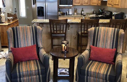 Ogden Condo | Luxe, upgraded 2/2. Minutes from world class skiing. On Pine View Reservoir.