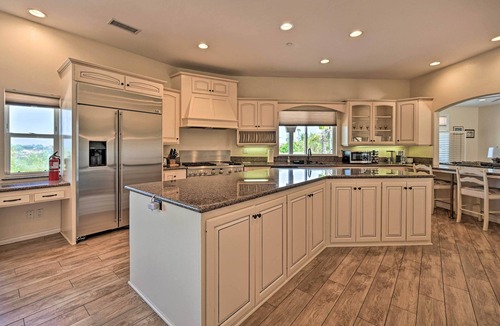 Vista Cottage | Luxe Vista Getaway w/Private Pool & Hot Tub!