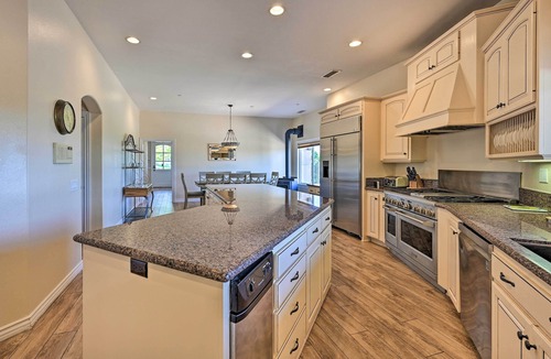Vista Cottage | Luxe Vista Getaway w/Private Pool & Hot Tub!