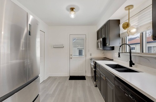 Beverly Hills House | Luxurious 2 bedroom 2 queen bed house 5 minutes from downtown Birmingham