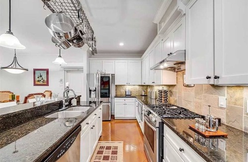Washington Ave./ Memorial Park Villa | Luxurious 3BR 2.5BA Home with Hot Tub in Top Area