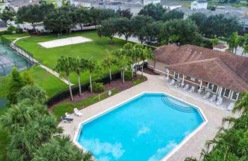 West Haven Apartment | Luxurious 3BR Home 10 miles from Disney!