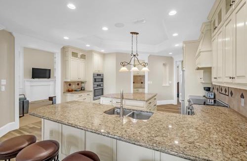 Kingsbury House | Luxurious 4-Bedroom Oasis with Private Pool