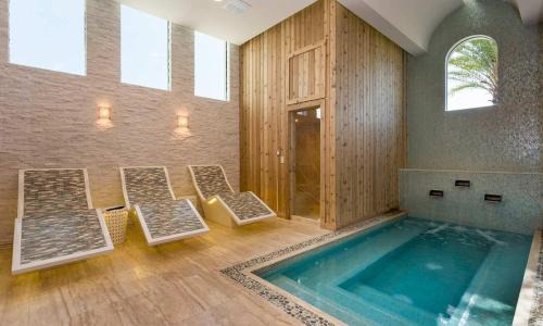 Reunion House | Luxurious 9 Bdrm Mansion with Arcade Bowling Alley at Reunion