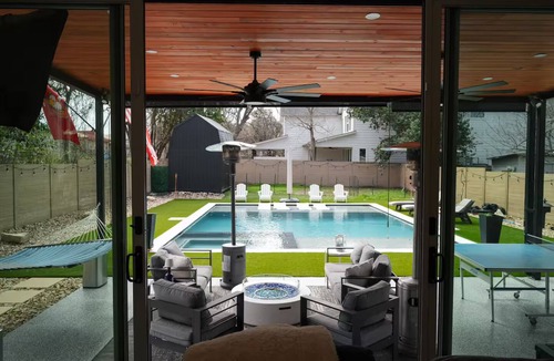 Galindo House | Luxurious Austin Retreat With Resort Pool