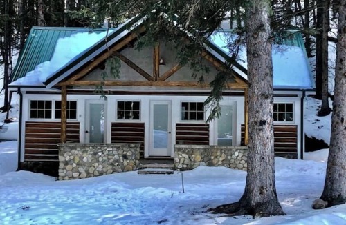 Saddlestring Cabin | Luxurious Cabin Deep in the Bighorn Mountains