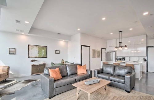 Iowa City Condo | Luxurious Condo in Heart of Downtown Iowa City