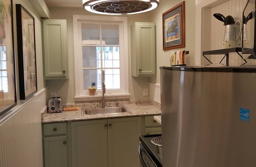 Downtown Little Rock Cabin | Luxurious Cottage that Accommodates Up to Six