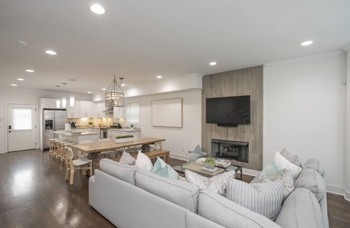 Buena Vista House | Luxurious Downtown Home w/HUGE Rooftop! 1.5m to Broadway!
