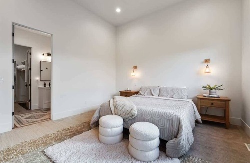 Nampa House | Luxurious Estate - Private Guesthouse Near Lake