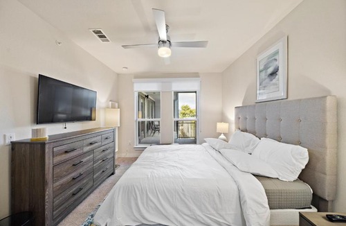 Washington Ave./ Memorial Park Apartment | Luxurious executive king suites