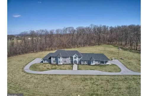 Porters Sideling House | Luxurious King Bed Suite overlooking great view.