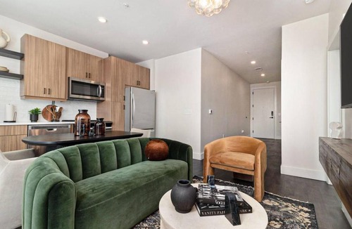 Home Park Apartment | Luxurious Living-ATL 5 Star Amenities- Free Parking