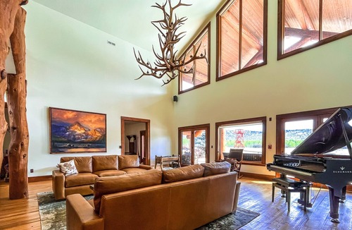 Marion Cabin | Luxurious Lodge cabin on private Airstrip