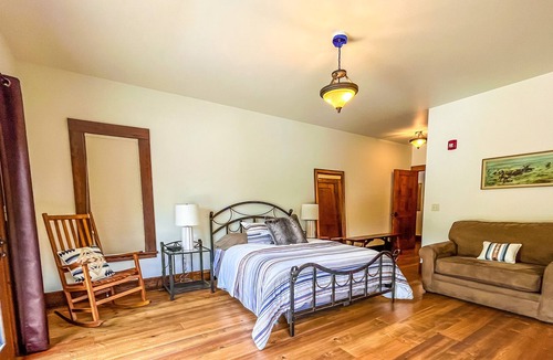 Marion Cabin | Luxurious Lodge cabin on private Airstrip