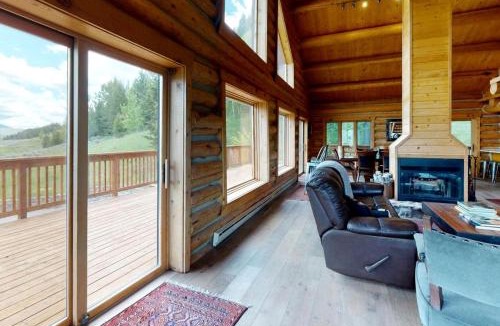 Cameron House | Luxurious Log Home with Madison River Views near Three Dollar Bridge, J & J Ranch, Montana