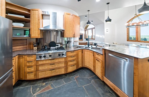 Bozeman House | Luxurious Montana Retreat: Hot Tub, Mountain Views & Near Yellowstone!
