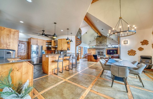 Bozeman House | Luxurious Montana Retreat: Hot Tub, Mountain Views & Near Yellowstone!