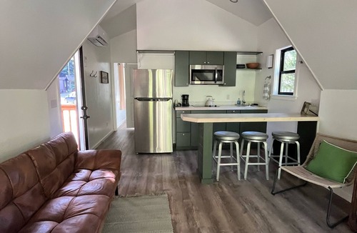 Lowell Cabin | Luxurious River Front Cabin