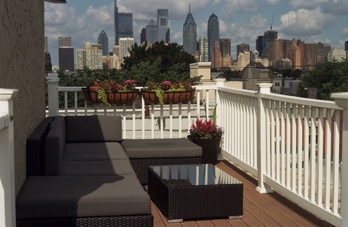Point Breeze House | Luxurious! Roof Top! Sleeps 3-14!