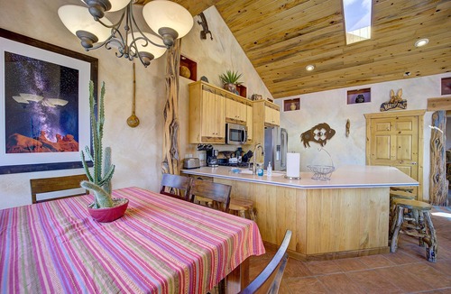 Moab South Valley House | Luxurious - Southwest Comfort - Spa Master Bath - Dbl Garage - Pool/Hot Tub
