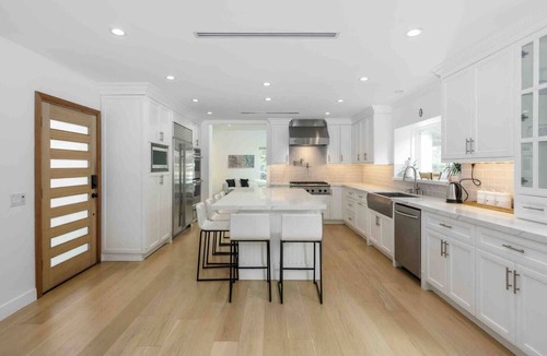 Woodland Hills House | Luxurious Villa W/Pool, Spa, outdoor kitchen!