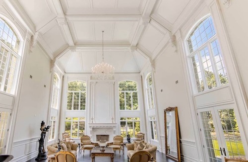 Saddle River House | Luxurious white brick villa