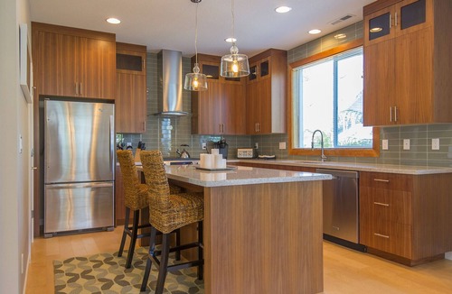 Mississippi District House | Luxurious Zen Modern in the Historic N. Mississippi District. Sanitized , clean!