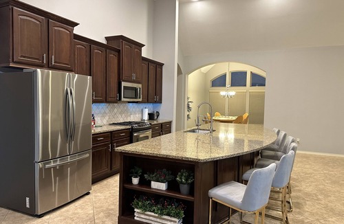 Lake Houston House | Luxury 1 story 3,272 SF. 12 miles from IAH airport