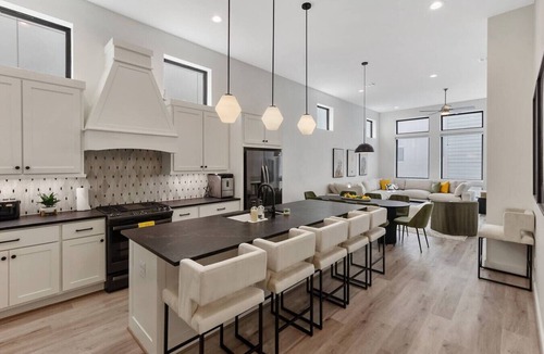 Washington Ave./ Memorial Park House | Luxury 14BR/14BA Duo Sleeps 36 Houston Skyline