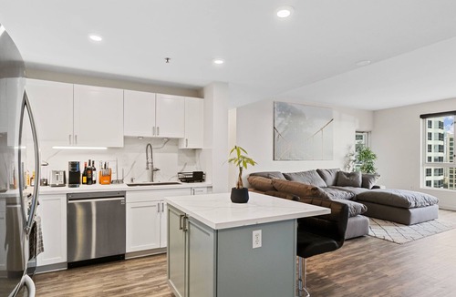 Columbia Condo | Luxury 2-bedroom condo with ocean views in Little Italy.