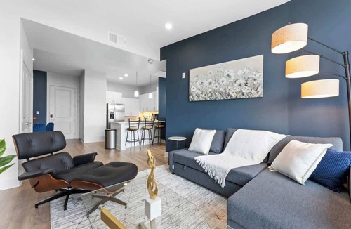 Deep Ellum Apartment | Luxury 2BD | Deep Ellum | Parking | Pool+Gym