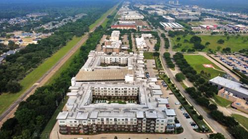 Addicks Apartment | Luxury 2BR Retreat King Beds Free Parking Houston