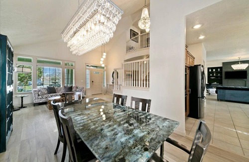 Garden City House | Luxury 3 BD/3BA house in charming Boise with WiFi, AC, Bikes, Com. Pool