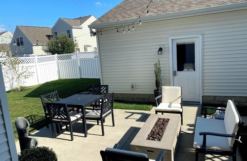 Grove City House | LUXURY 3 BEDROOM W/PRIVAT OFFICE!