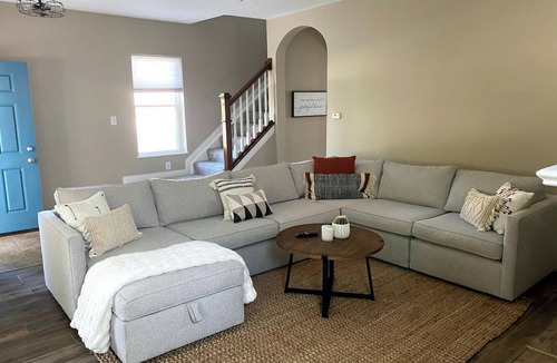 Grove City House | LUXURY 3 BEDROOM W/PRIVAT OFFICE!