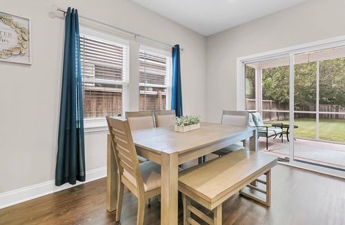 Lincolnville House | Luxury 3 BR 2 BA near charming downtown Summerville, for retreats and getaways