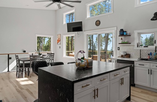 Lakeside House | Luxury 3 Home Estate in Lakeside with Heated pool, Hot tub & Putting green.