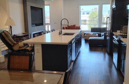 Central San Pedro House | Luxury 4 bedroom at the harbor-Views, pets ok-walk 2 blocks to boardwalk & boats