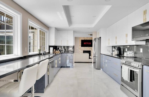 La Presa House | Luxury 4 BR w/Serene Lake Views